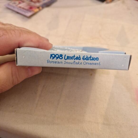 Precious Moments Ornament 1998 "May All Your Christmas Be White" Snowflake - Picture 3 of 4